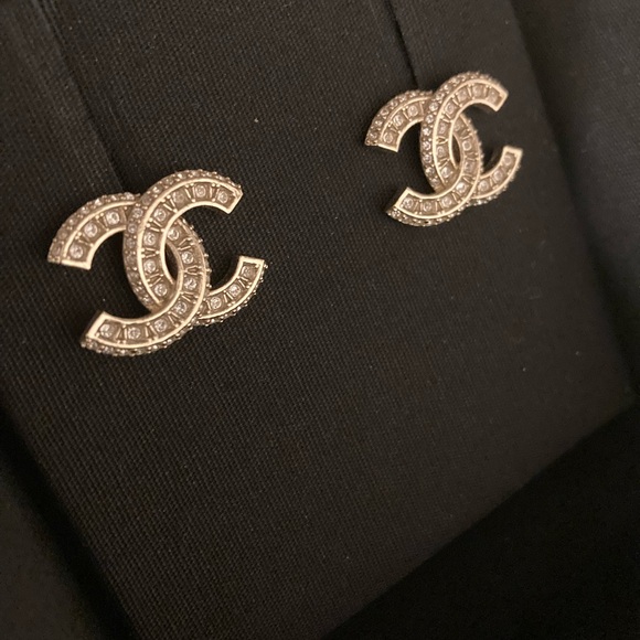 Chanel earrings Winner! - Picture 2 of 3